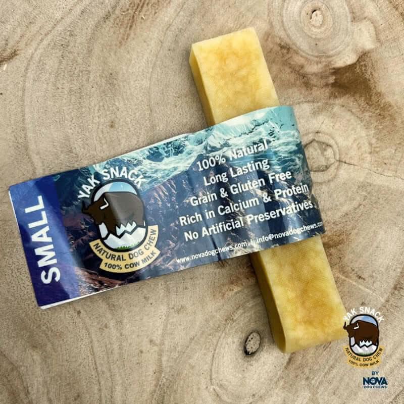 Fromage de Yak Artisanal pour chien sur une planche de bois taille S