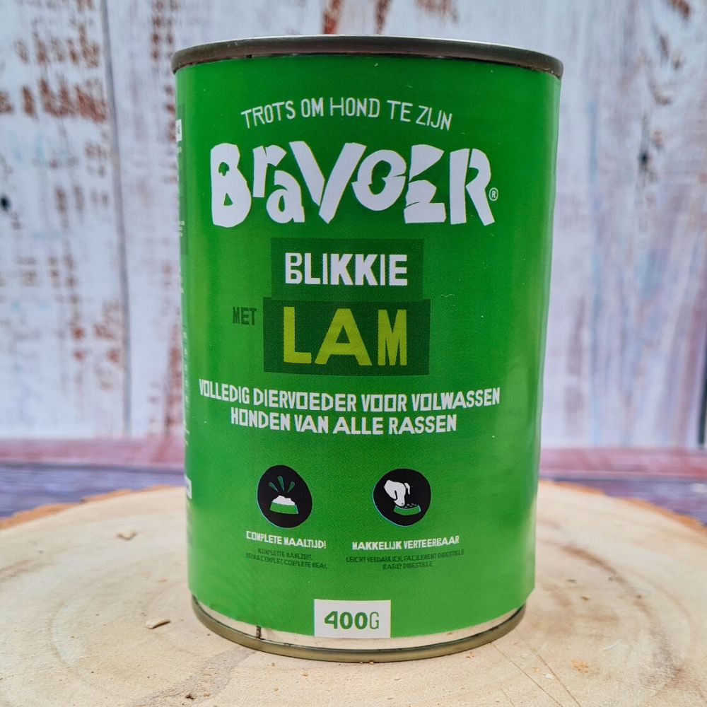 Pâtée naturelle à l’agneau pour chien – boîte 400g sur fond bois rustique